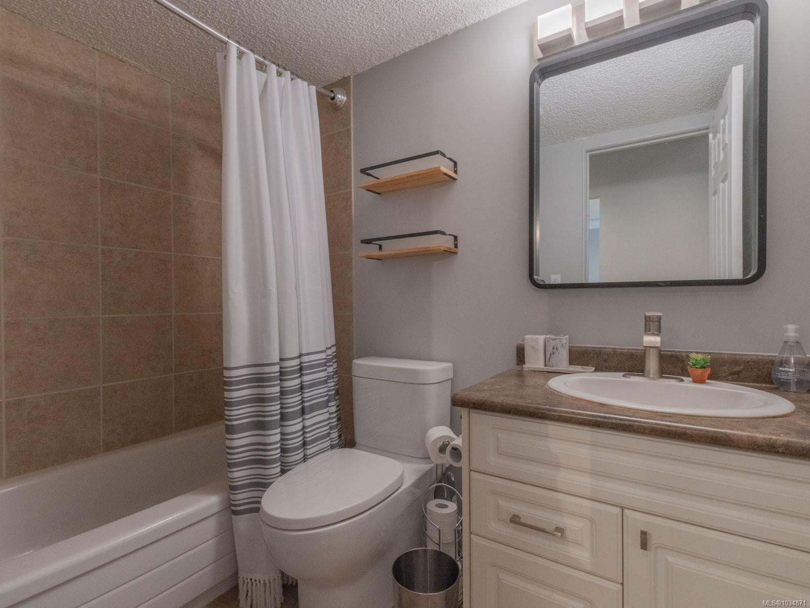 303-218 Bayview Ave, Ladysmith, BC - Indoor Photo Showing Bathroom