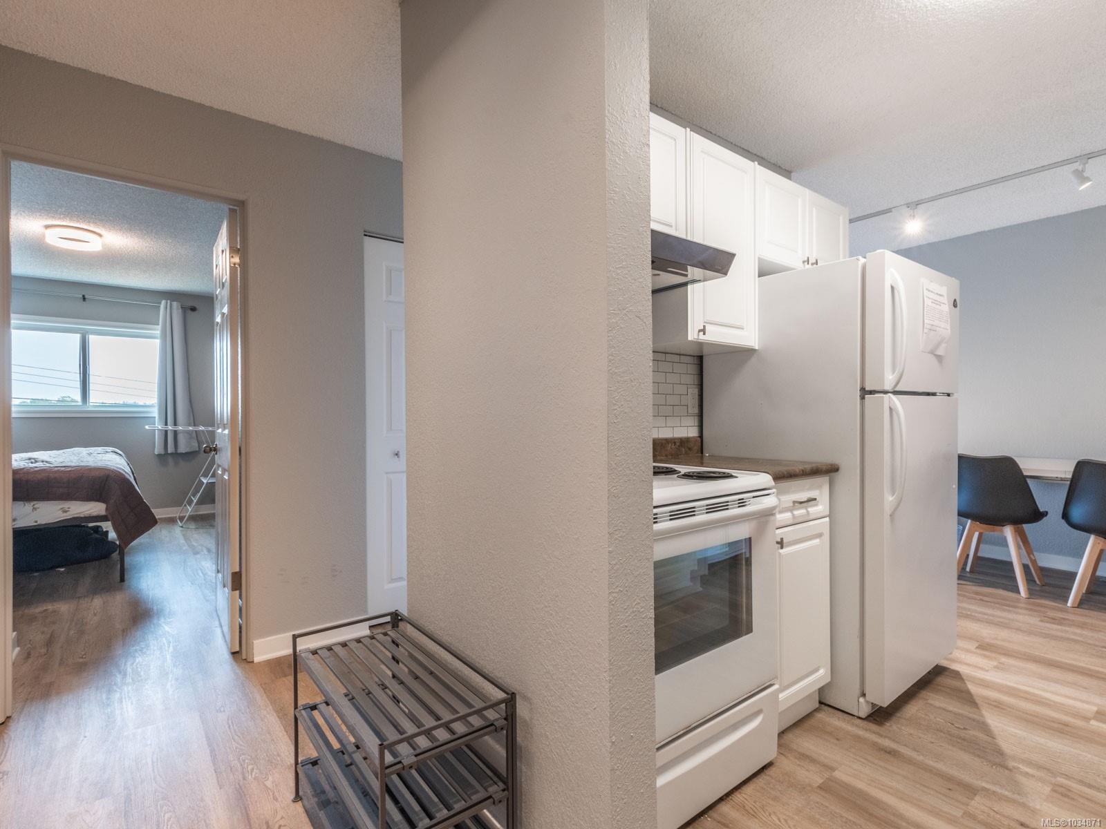 303-218 Bayview Ave, Ladysmith, BC - Indoor Photo Showing Kitchen