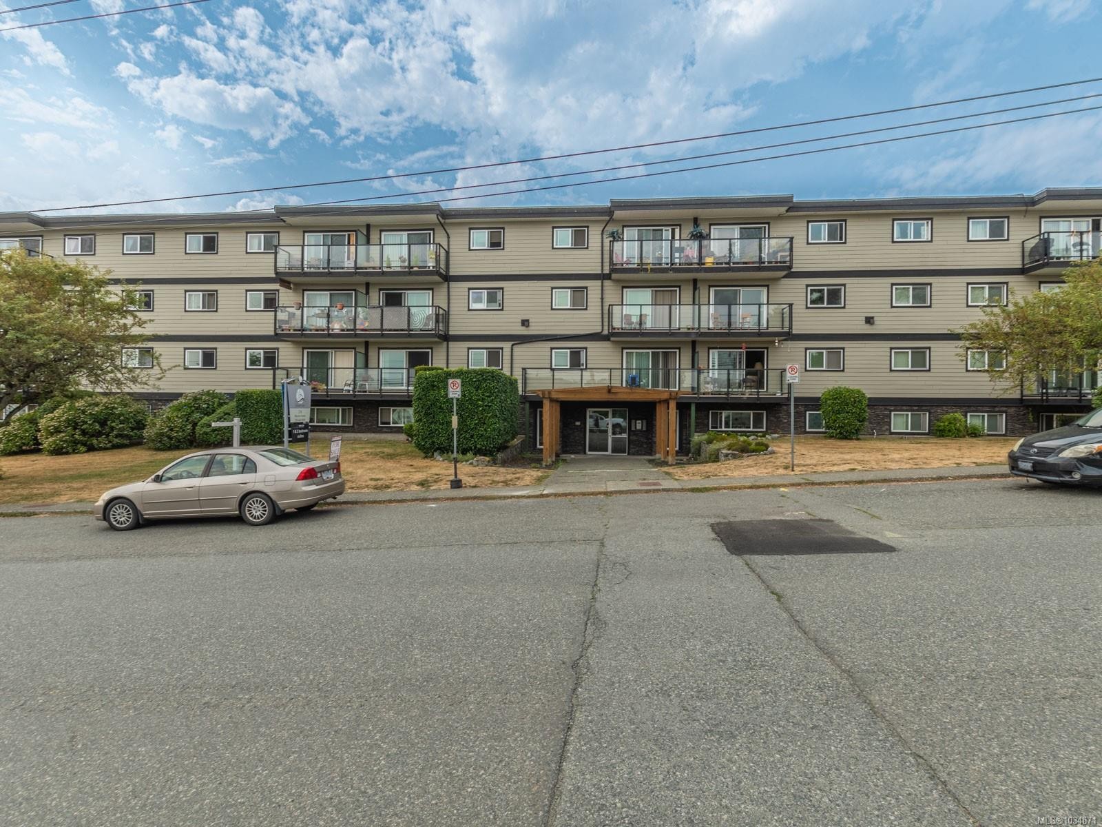 303-218 Bayview Ave, Ladysmith, BC - Outdoor With Facade