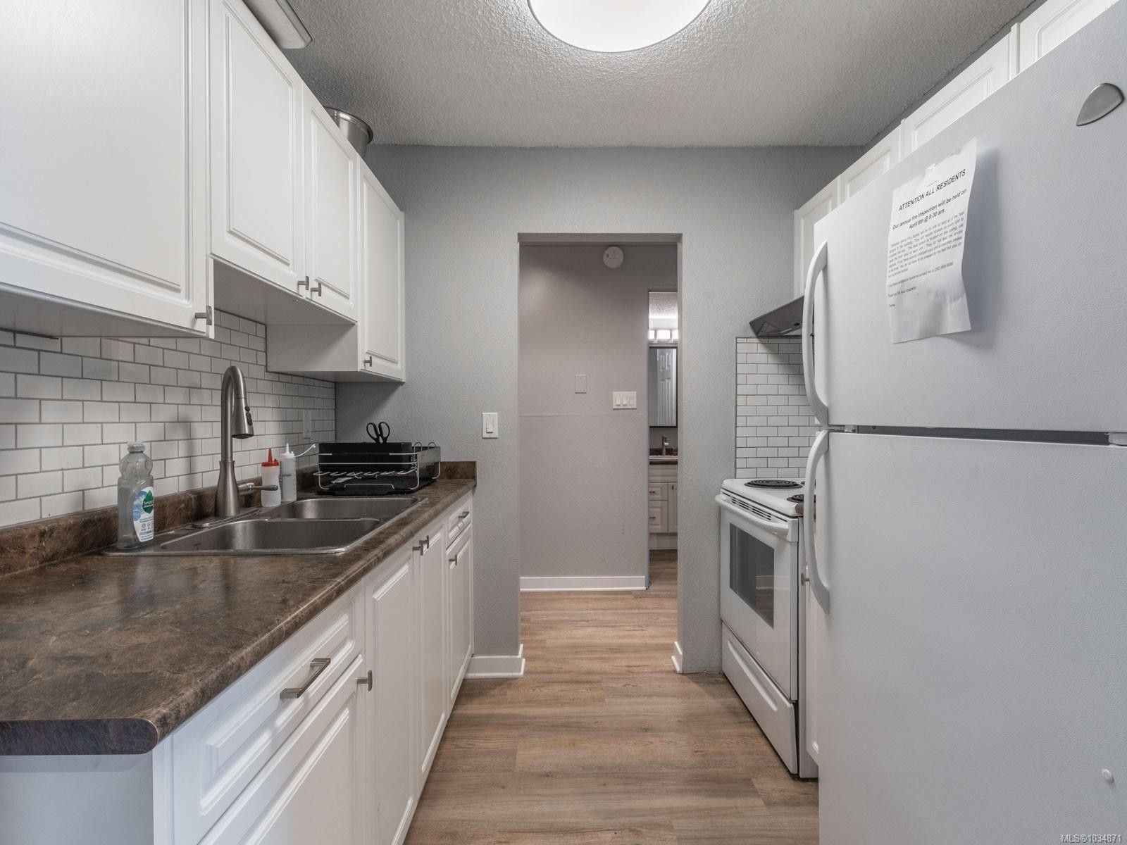 303-218 Bayview Ave, Ladysmith, BC - Indoor Photo Showing Kitchen With Double Sink