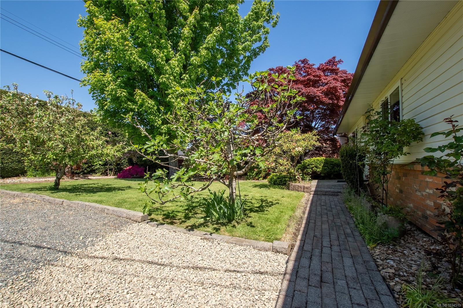 8071 Queen St, Crofton, BC