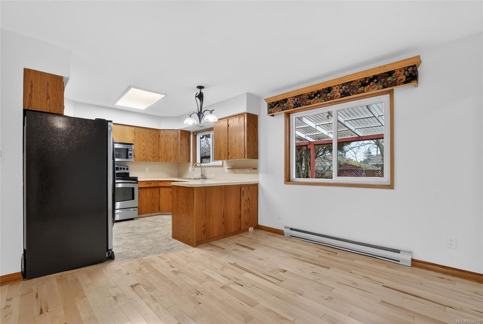 8071 Queen St, Crofton, BC
