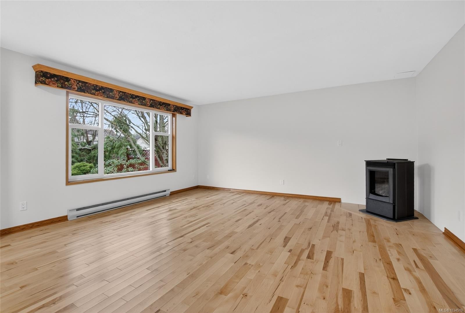 8071 Queen St, Crofton, BC