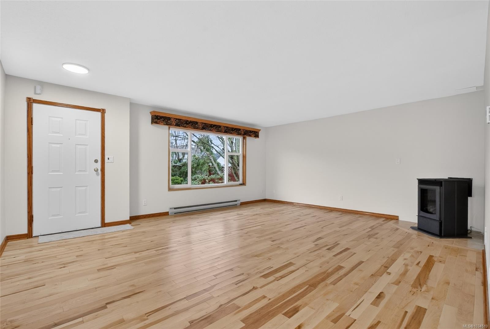 8071 Queen St, Crofton, BC