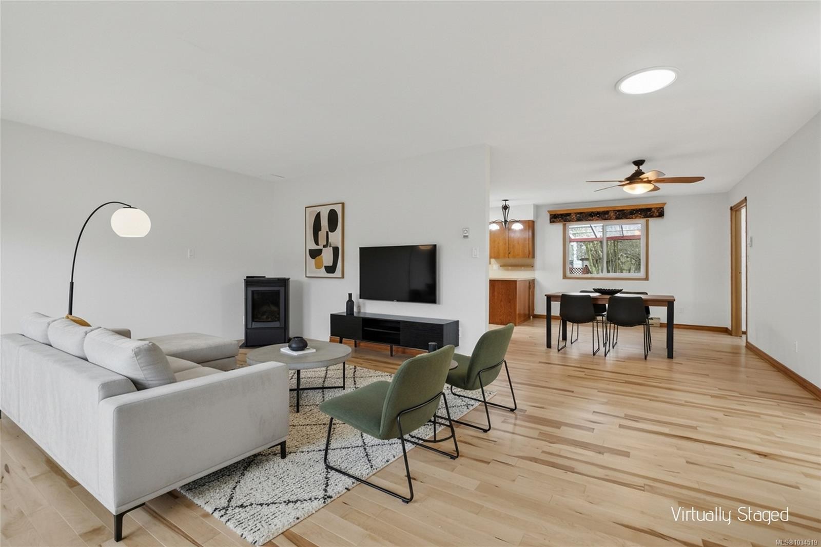 8071 Queen St, Crofton, BC