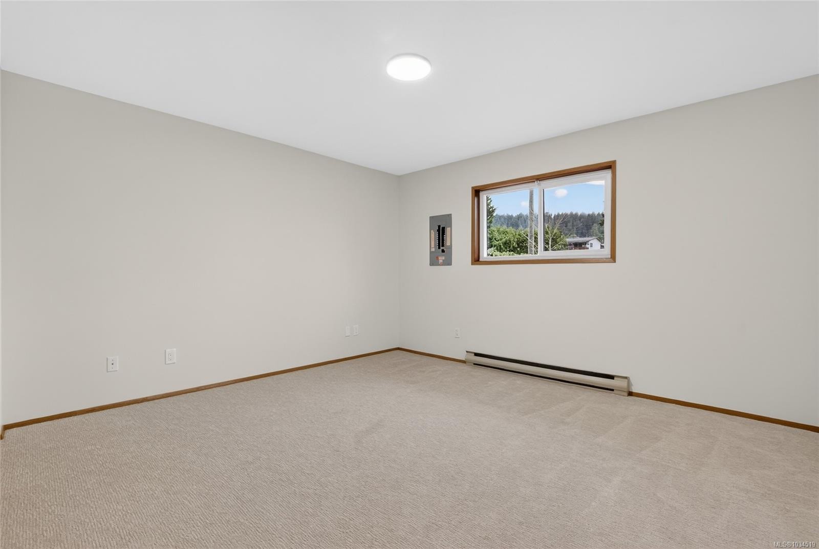 8071 Queen St, Crofton, BC