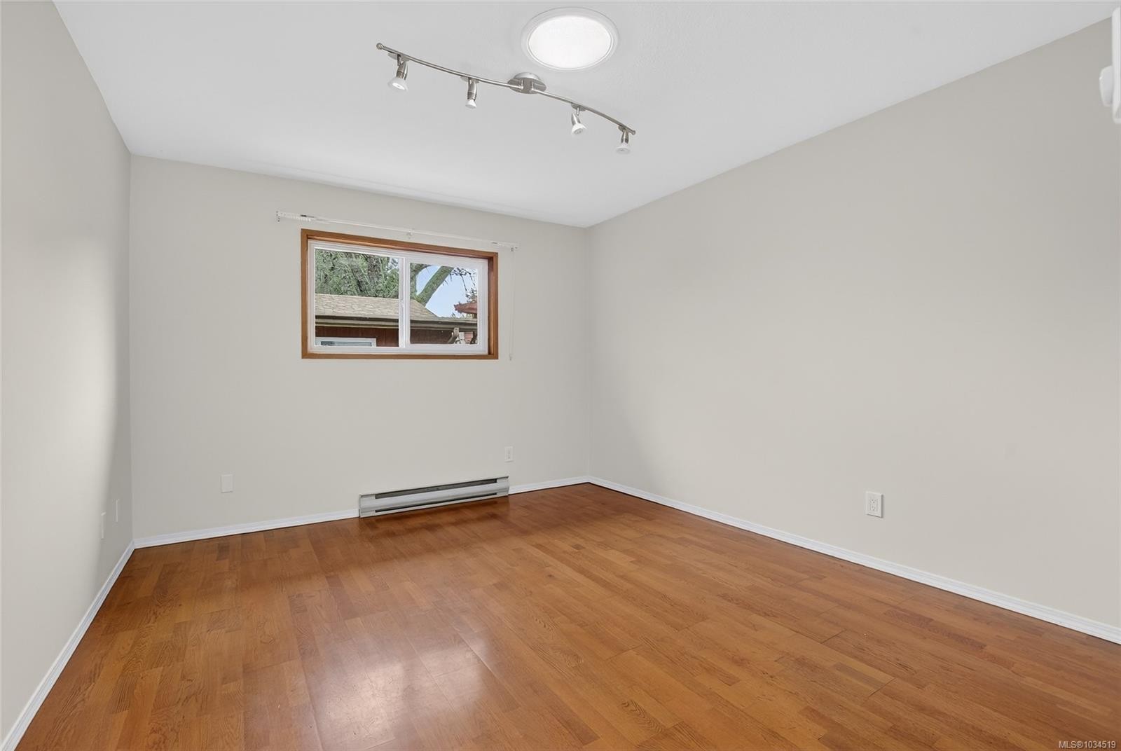 8071 Queen St, Crofton, BC