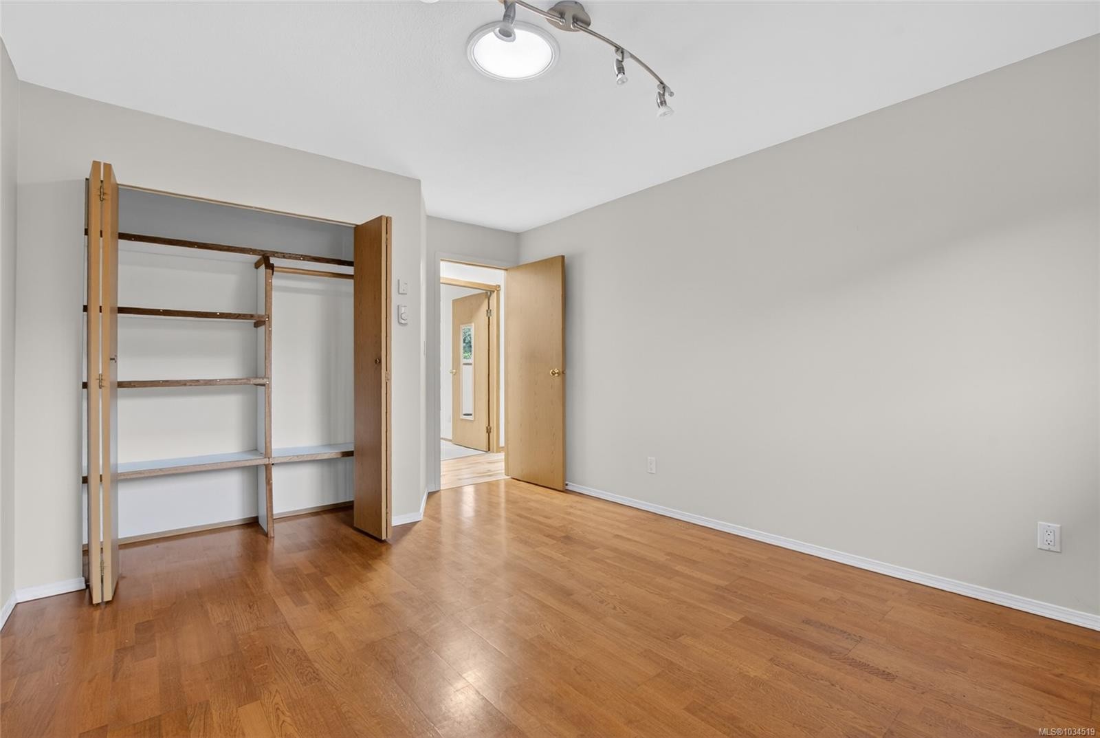 8071 Queen St, Crofton, BC