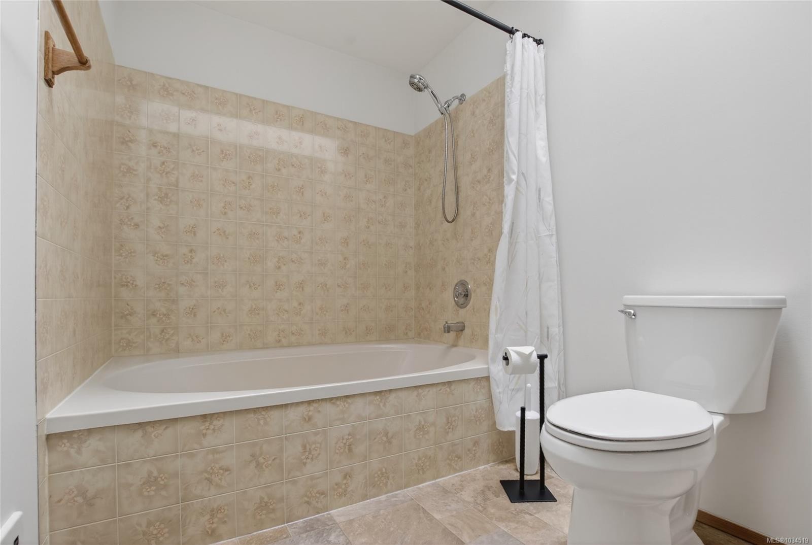 8071 Queen St, Crofton, BC