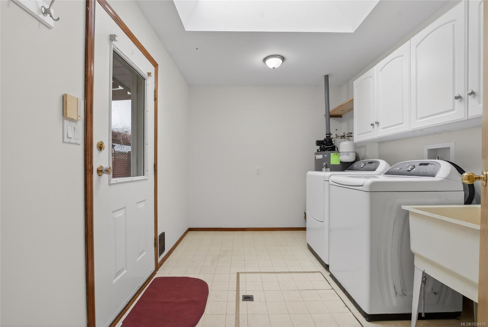 8071 Queen St, Crofton, BC