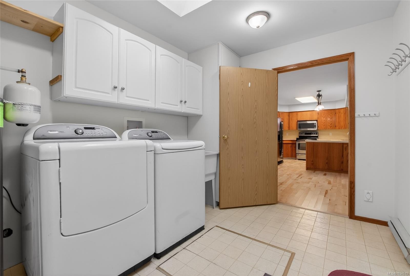 8071 Queen St, Crofton, BC