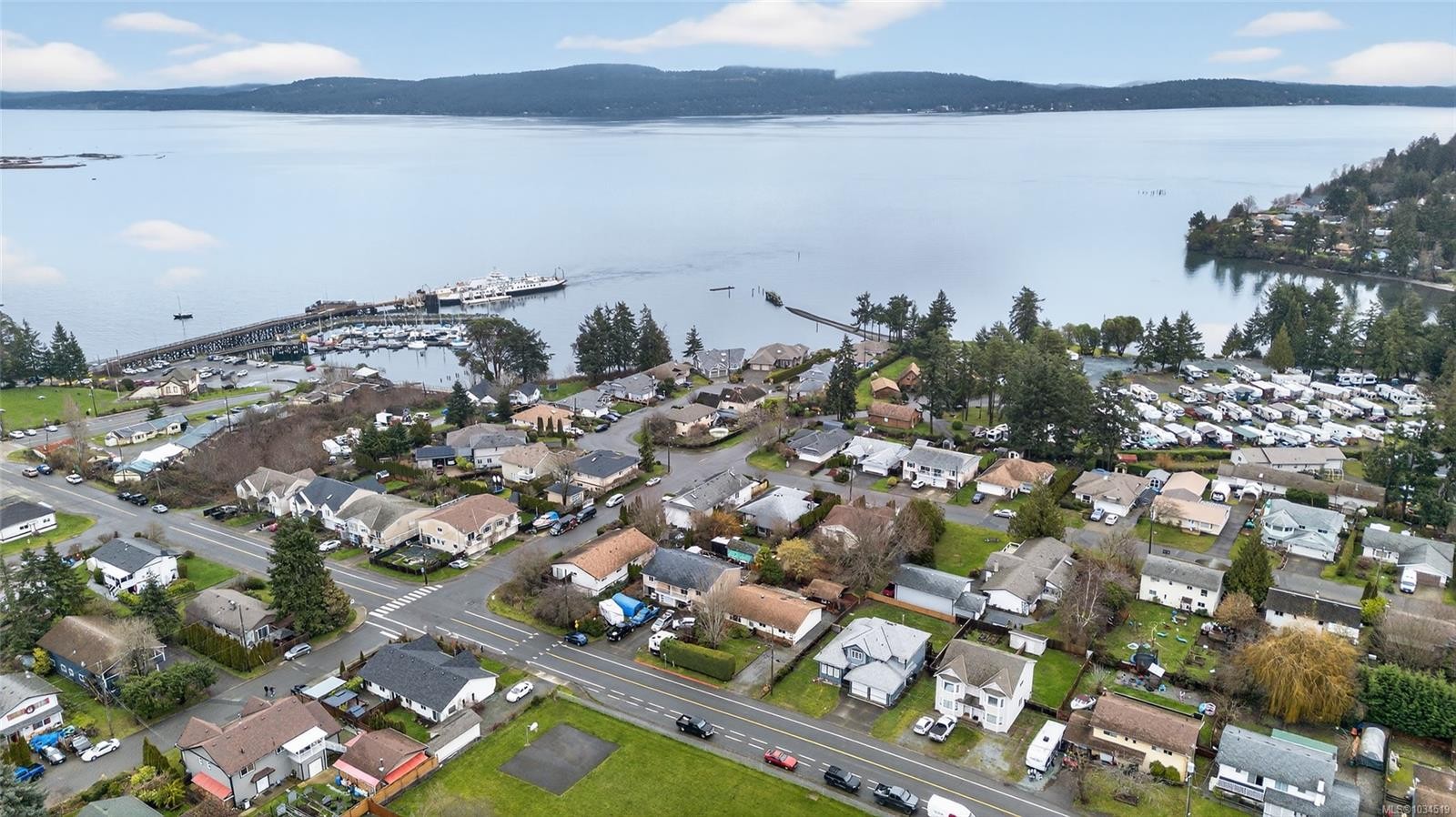 8071 Queen St, Crofton, BC