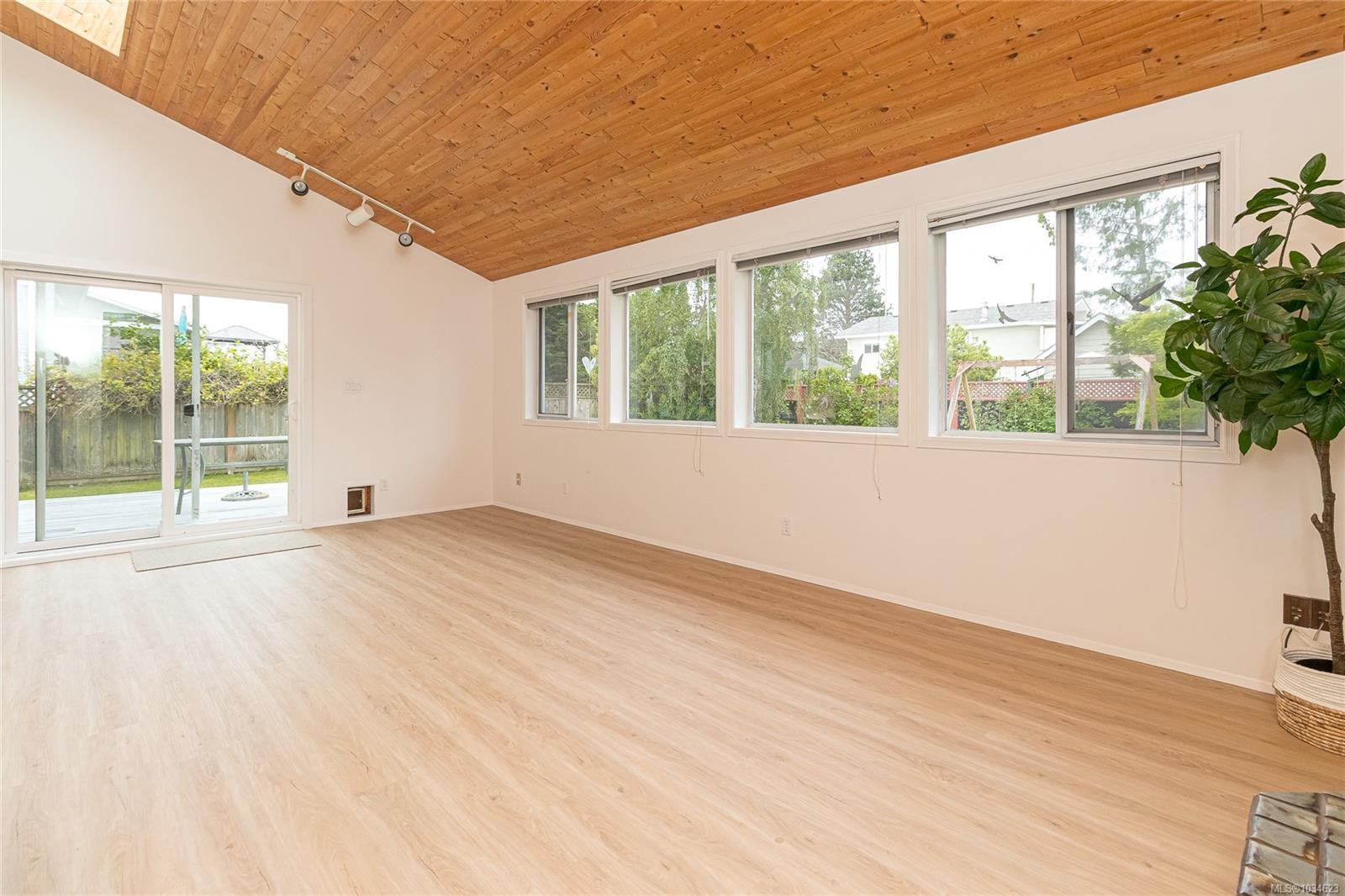 10046 Judson Pl, Sidney, BC