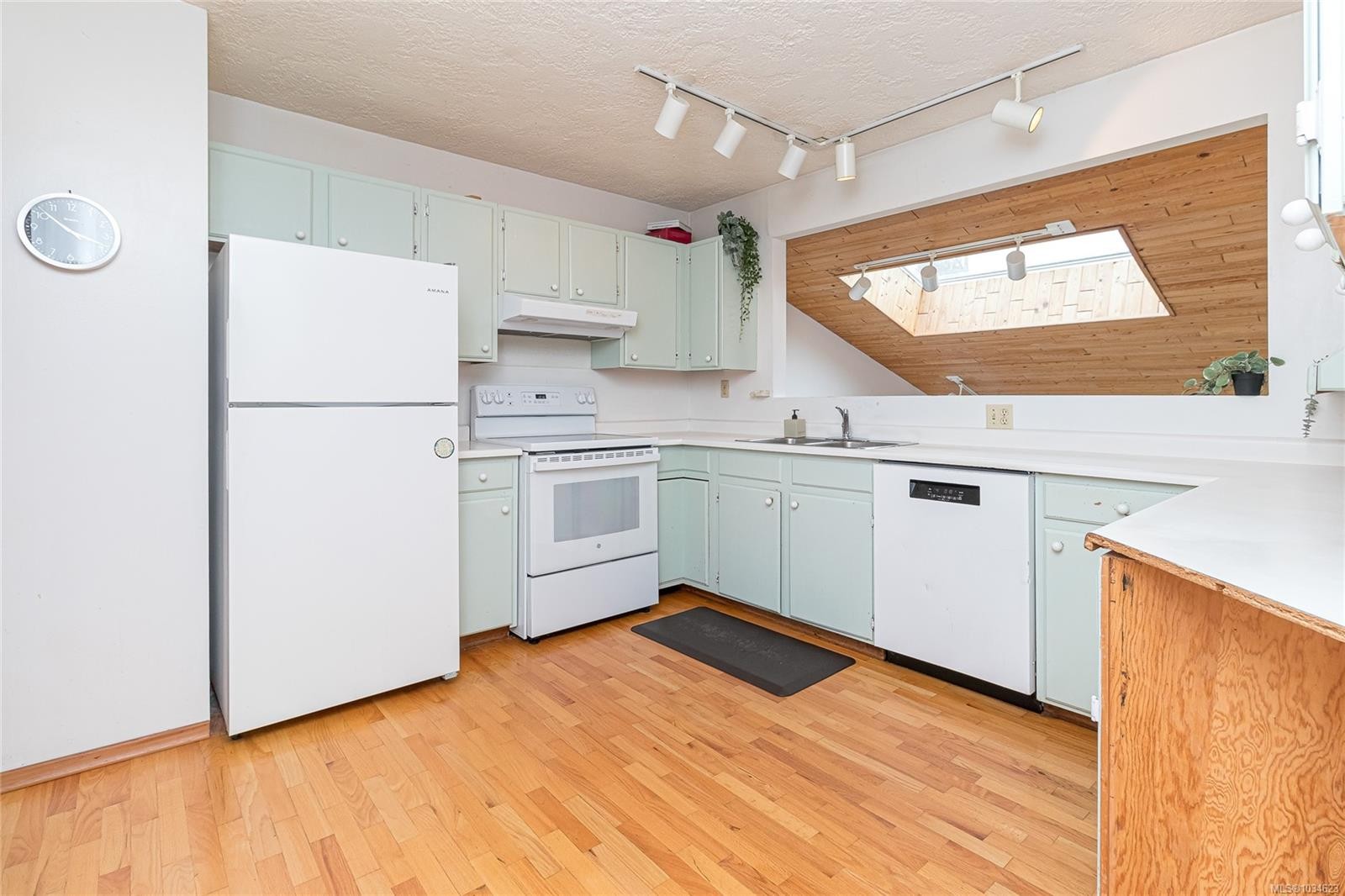 10046 Judson Pl, Sidney, BC