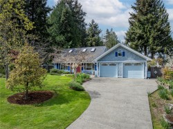 703 Hemsworth Rd Qualicum Beach, BC V9K 1M2