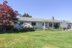 1935 Merino Pl Comox, BC V9M 3X7