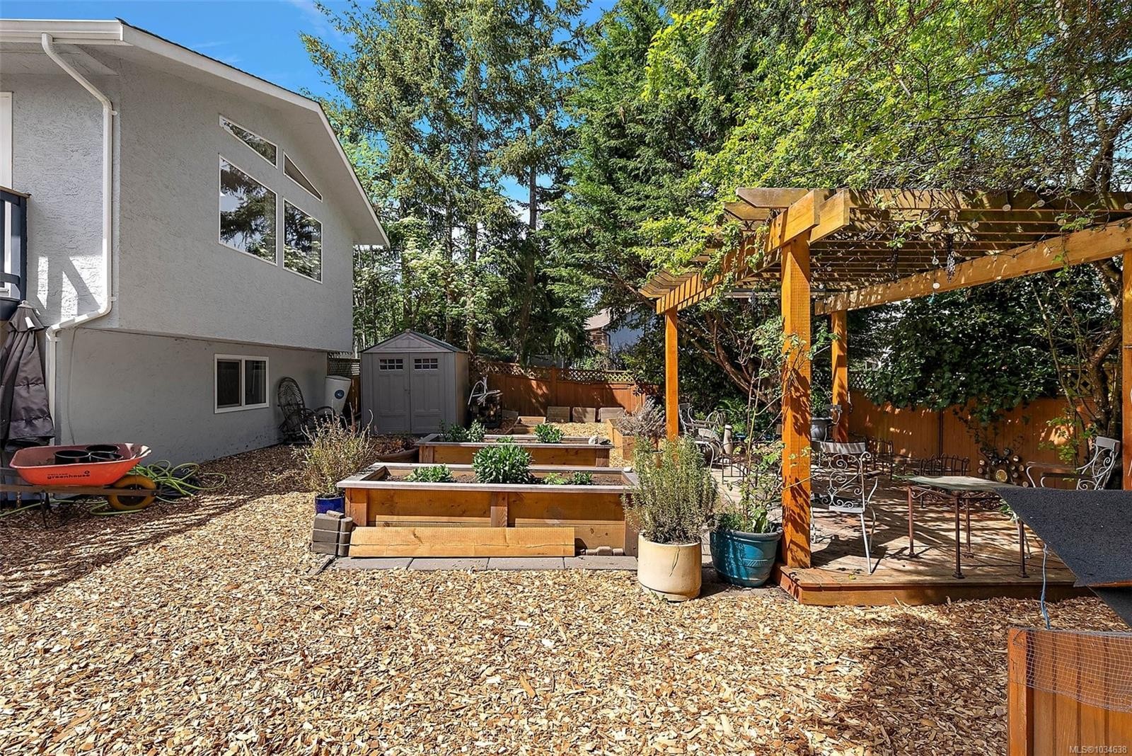 10292 Godfrey Pl, Sidney, BC