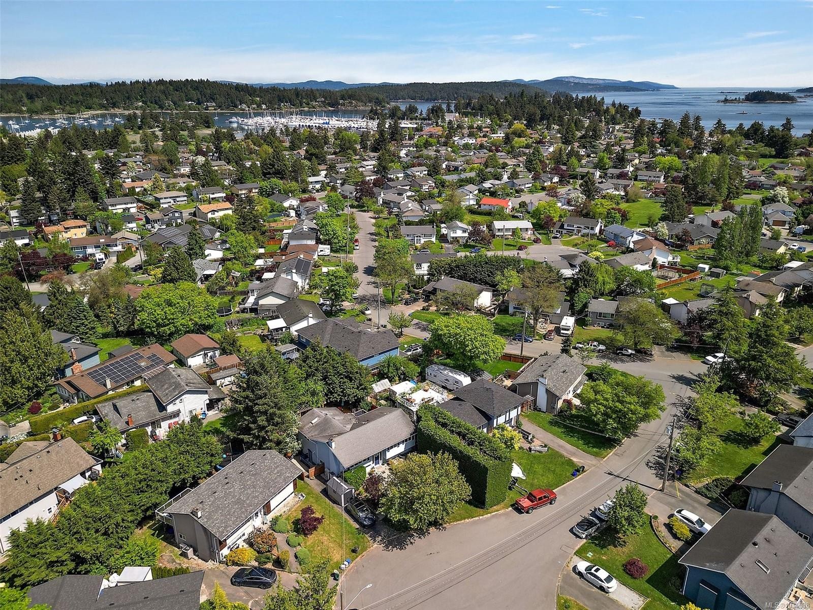 10292 Godfrey Pl, Sidney, BC