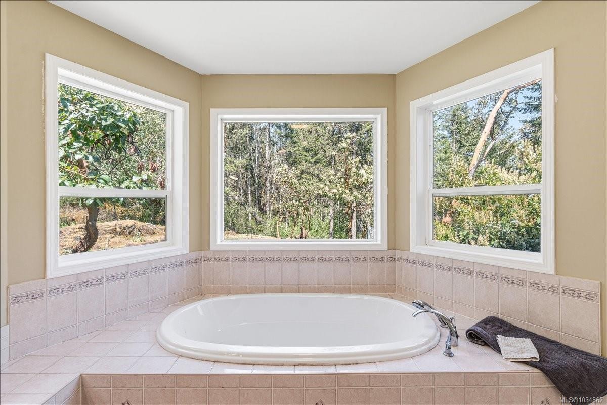 2004 Rena Rd, Nanoose Bay, BC