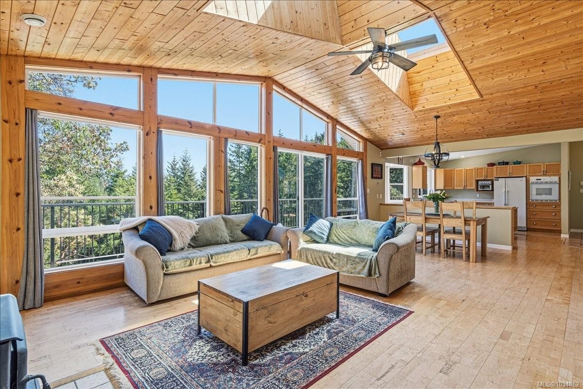 2004 Rena Rd, Nanoose Bay, BC