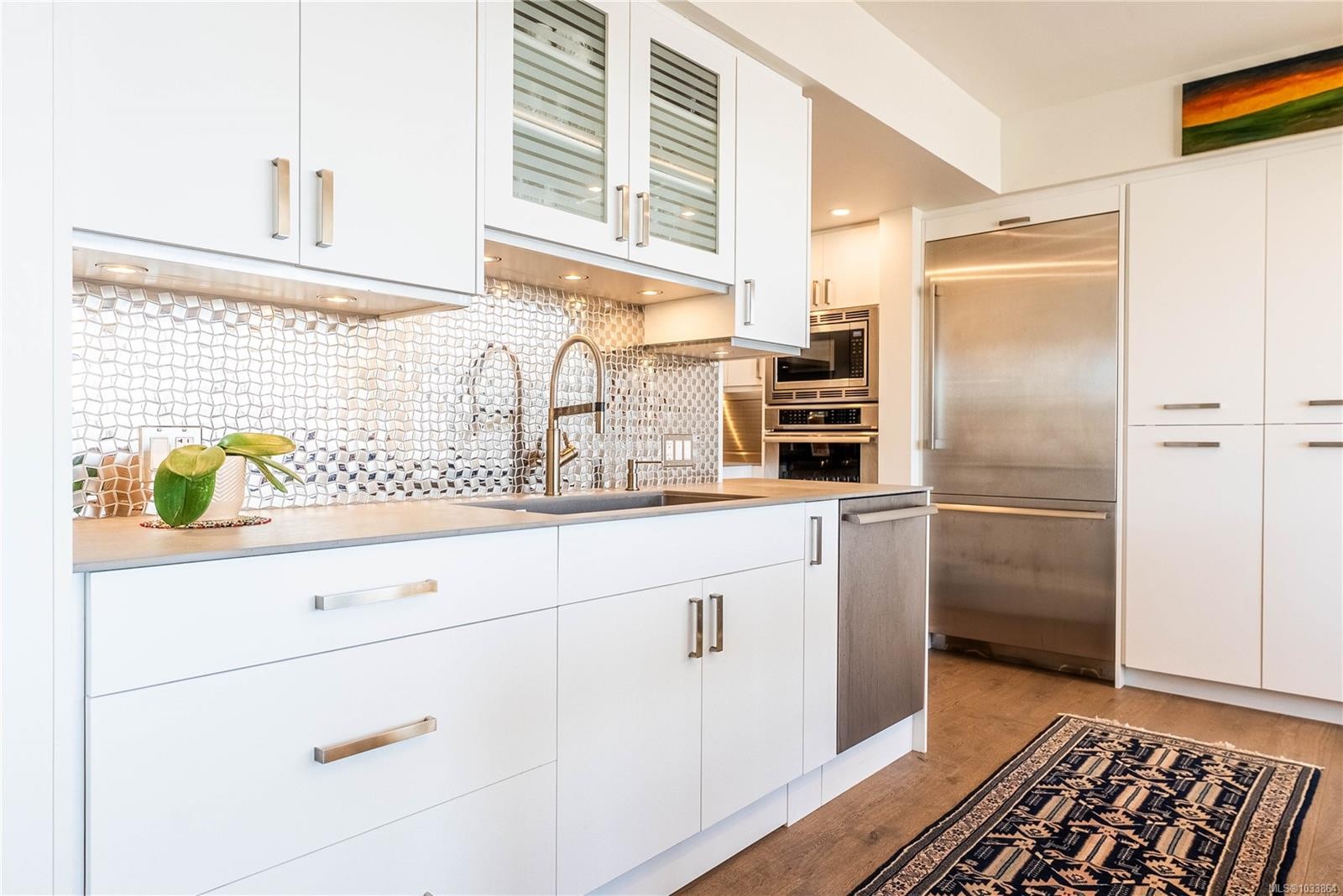 12-9667B First St, Sidney, BC - Indoor Photo Showing Kitchen
