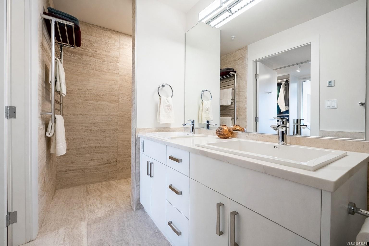 12-9667B First St, Sidney, BC - Indoor Photo Showing Bathroom