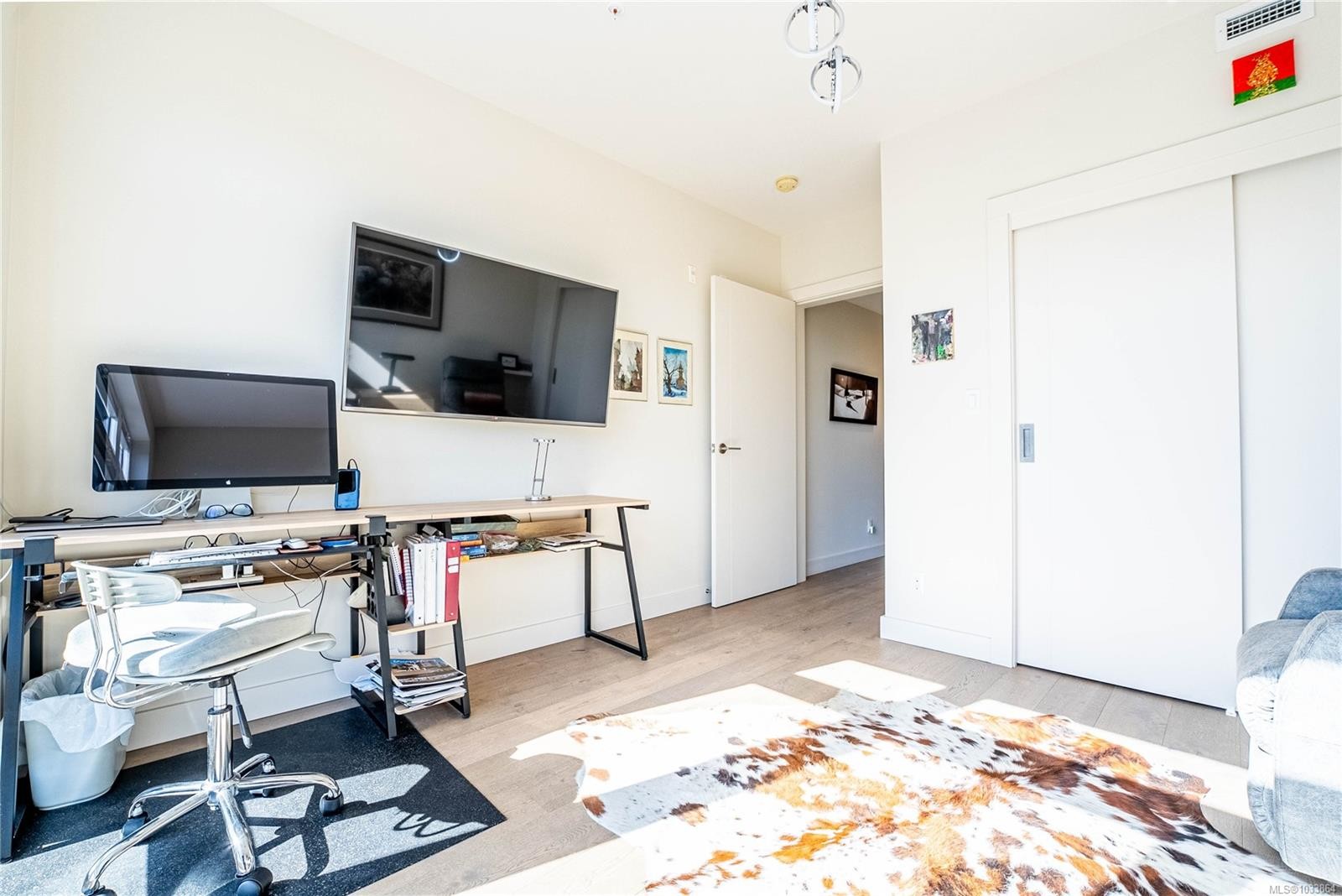 12-9667B First St, Sidney, BC - Indoor Photo Showing Living Room
