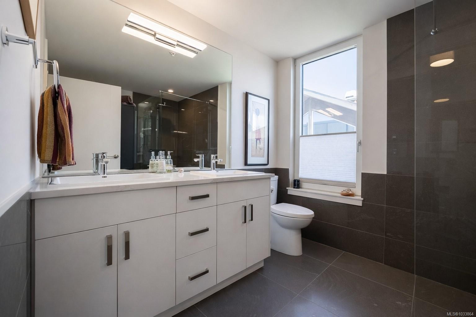 12-9667B First St, Sidney, BC - Indoor Photo Showing Bathroom