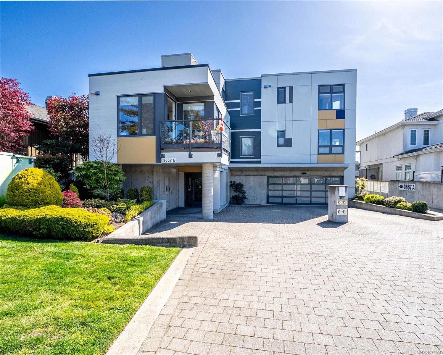12-9667B First St, Sidney, BC - Outdoor
