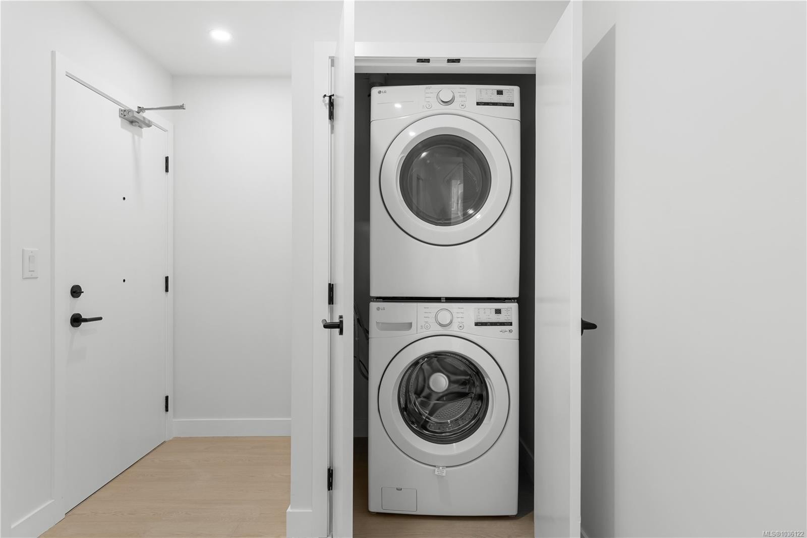#617-2629 Millstream Rd, Langford, BC - Indoor Photo Showing Laundry Room