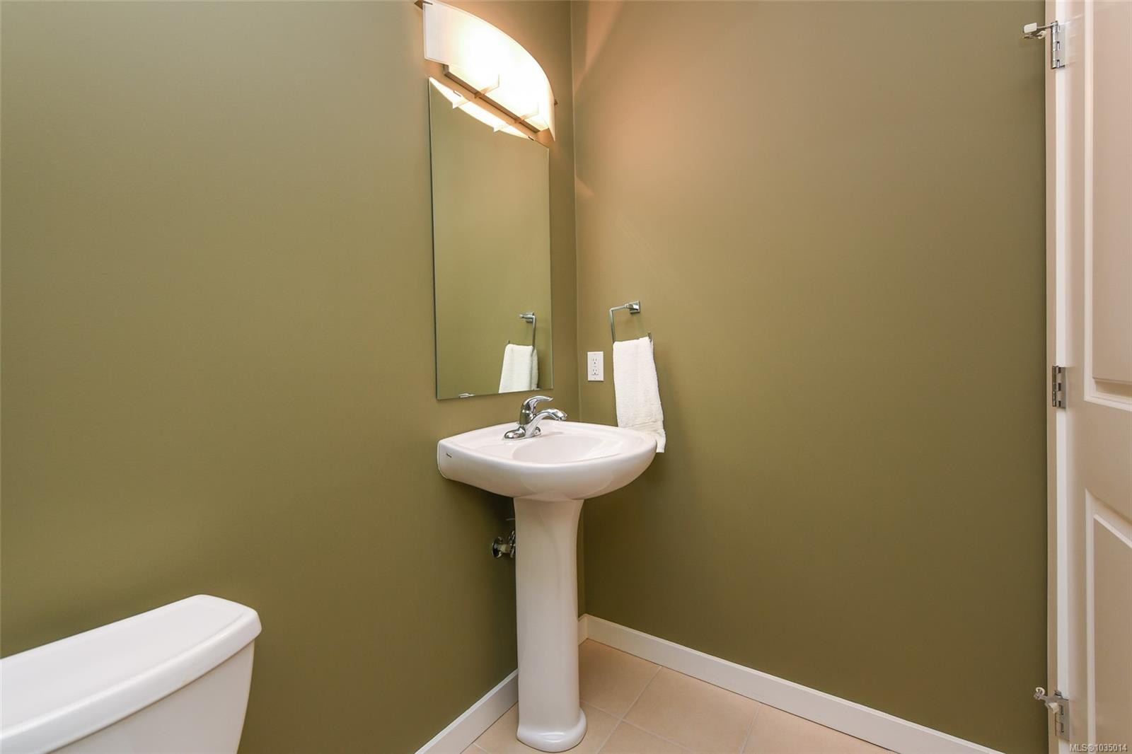1-700 Lancaster Way, Comox, BC