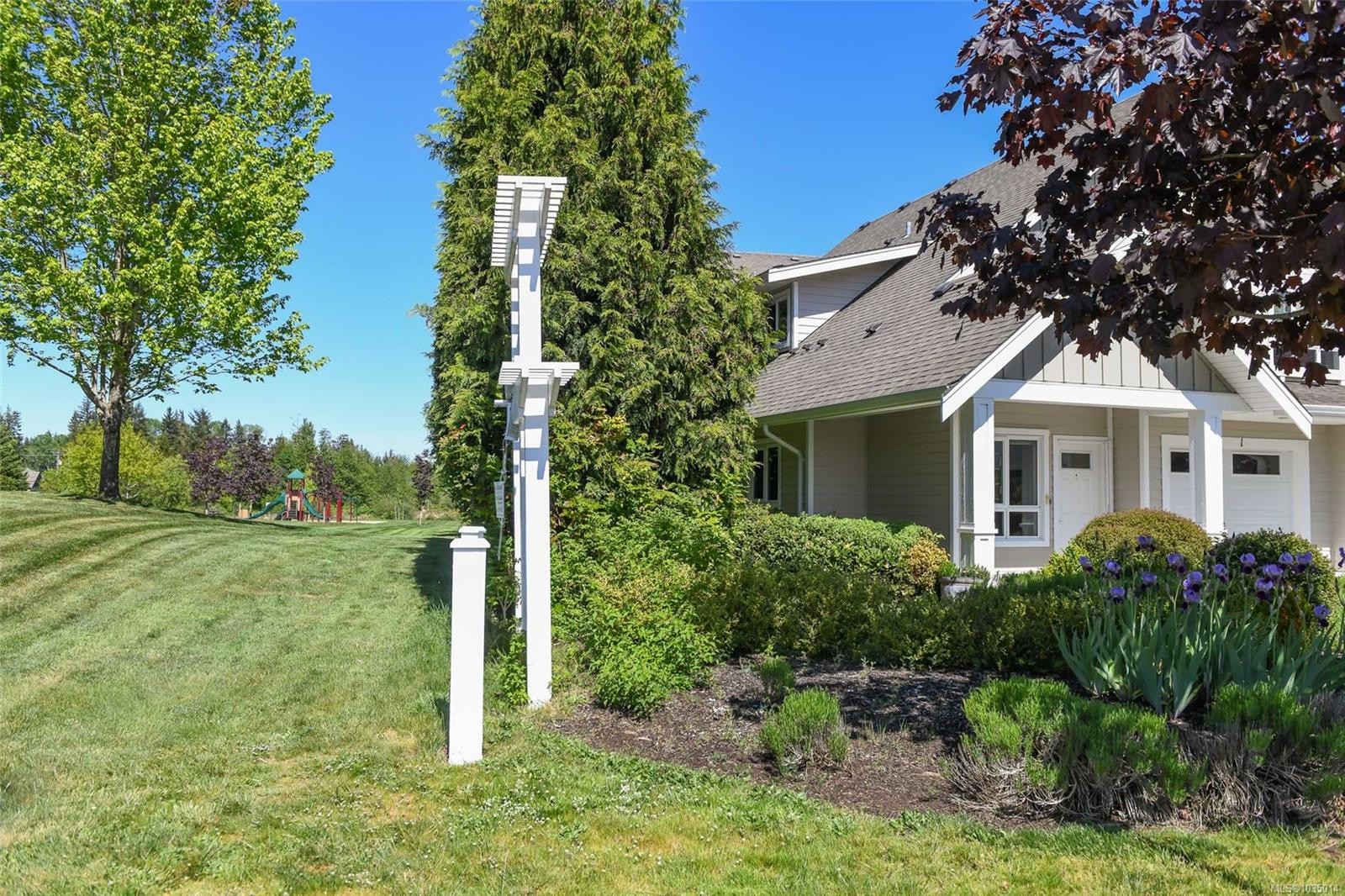 1-700 Lancaster Way, Comox, BC