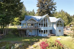 207 Welbury Dr Salt Spring, BC V8K 2L7