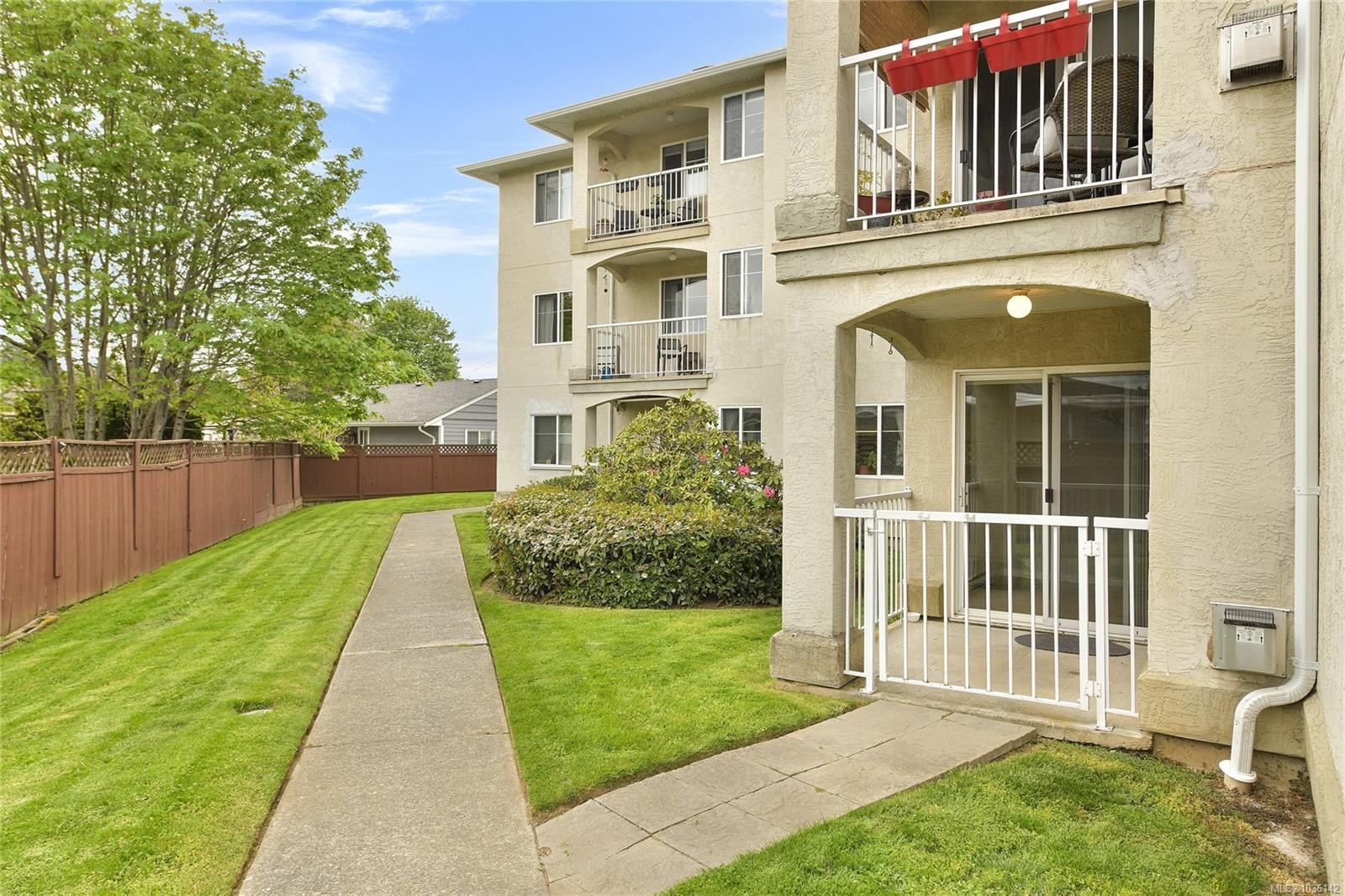 105-740 Trunk Rd, Duncan, BC - Outdoor