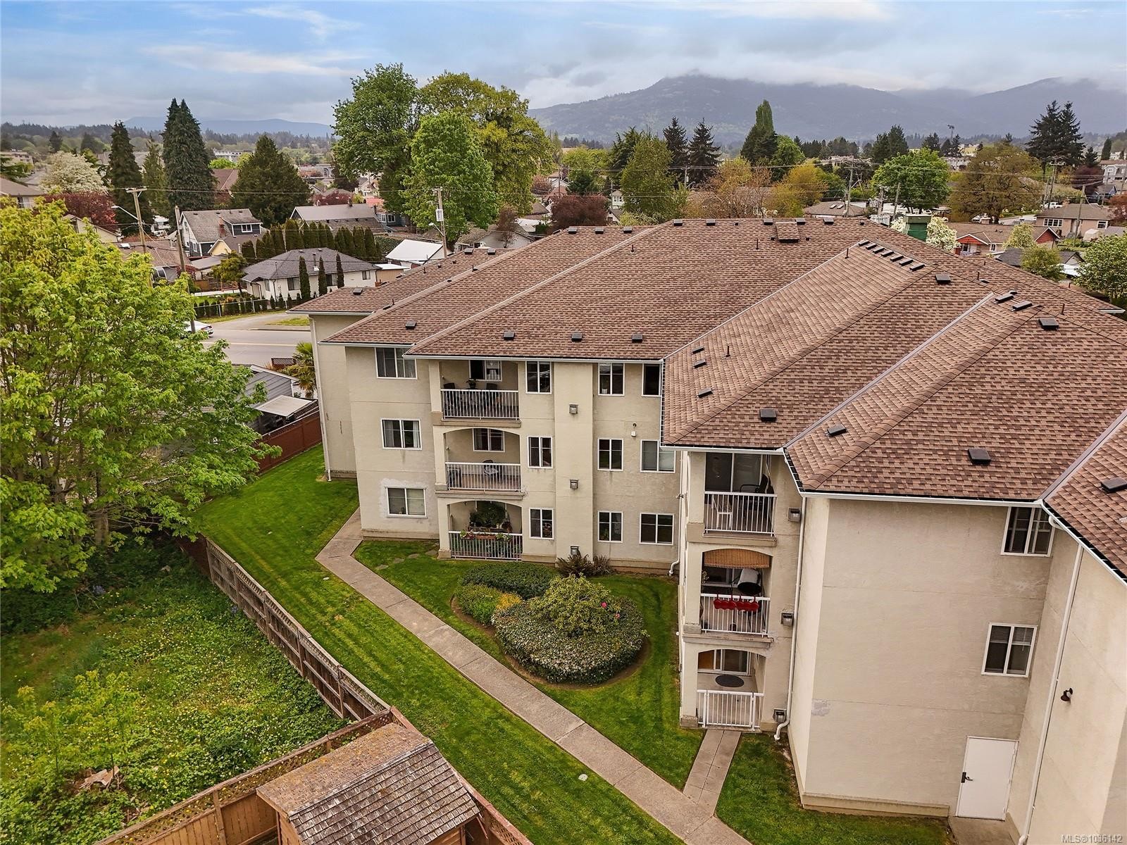 105-740 Trunk Rd, Duncan, BC - Outdoor