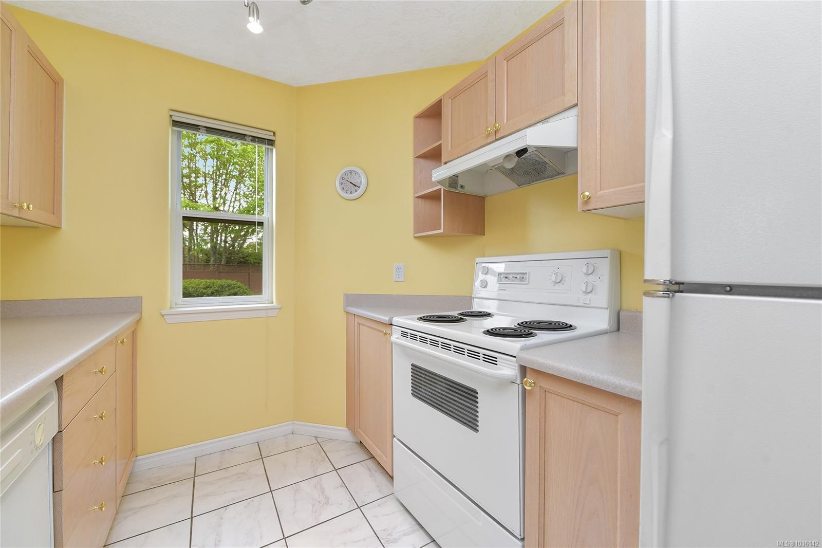 105-740 Trunk Rd, Duncan, BC - Indoor Photo Showing Kitchen