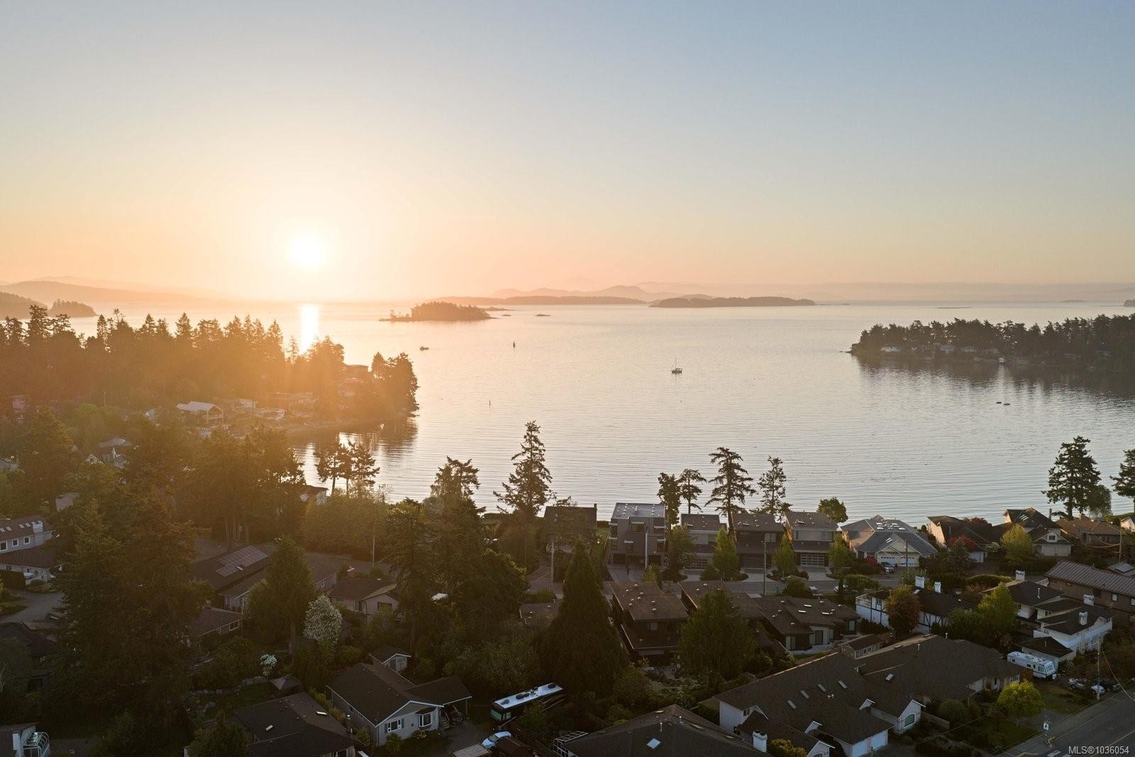 1-10393 Allbay Rd, Sidney, BC