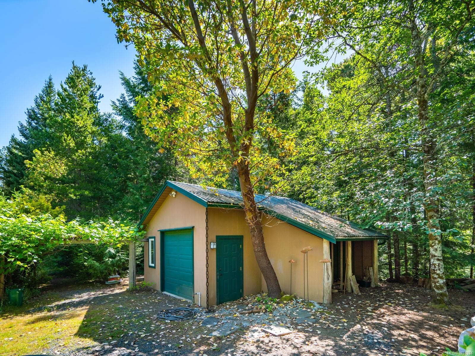 1055 Spider Lake Rd, Qualicum Beach, BC