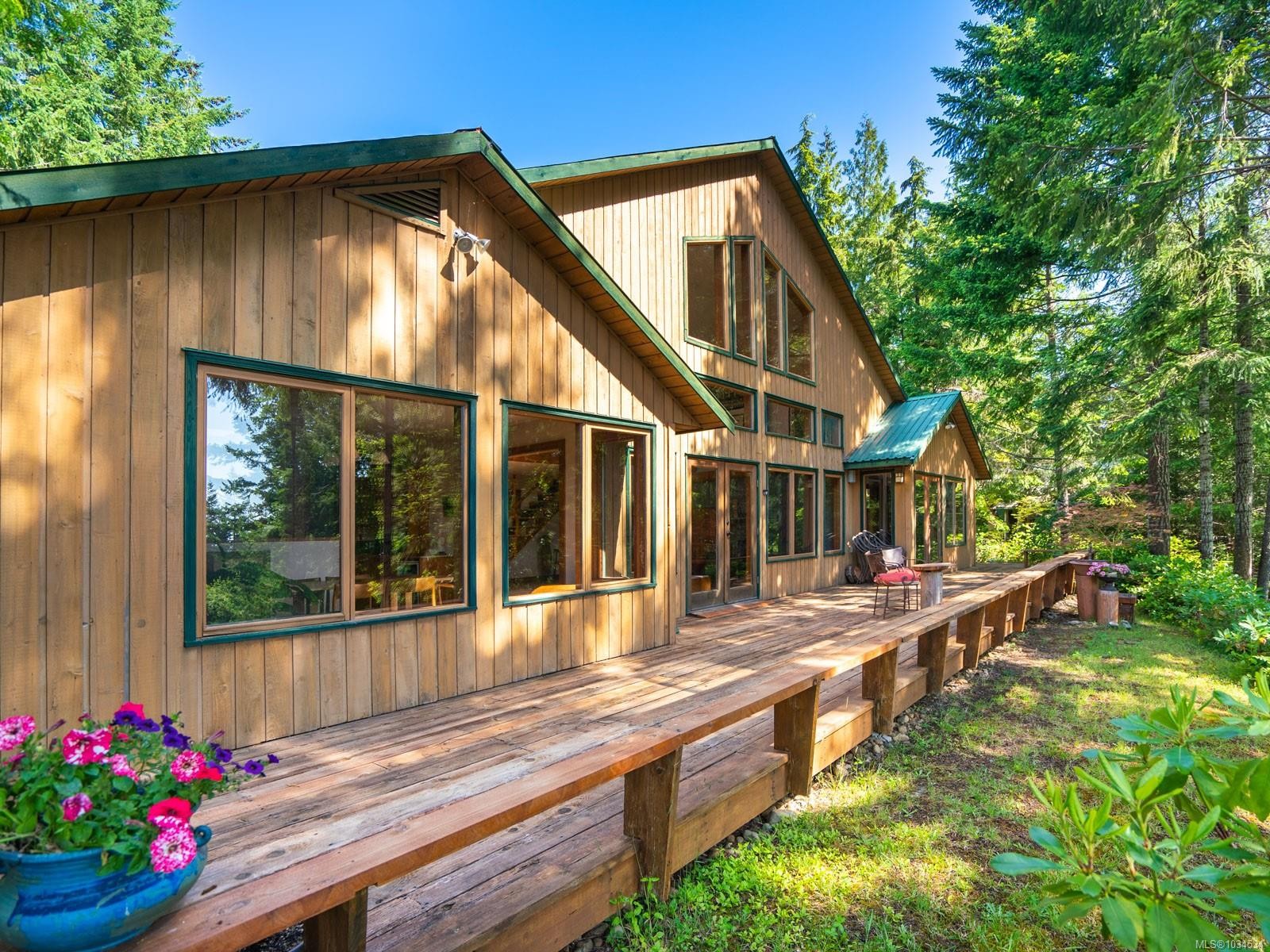 1055 Spider Lake Rd, Qualicum Beach, BC