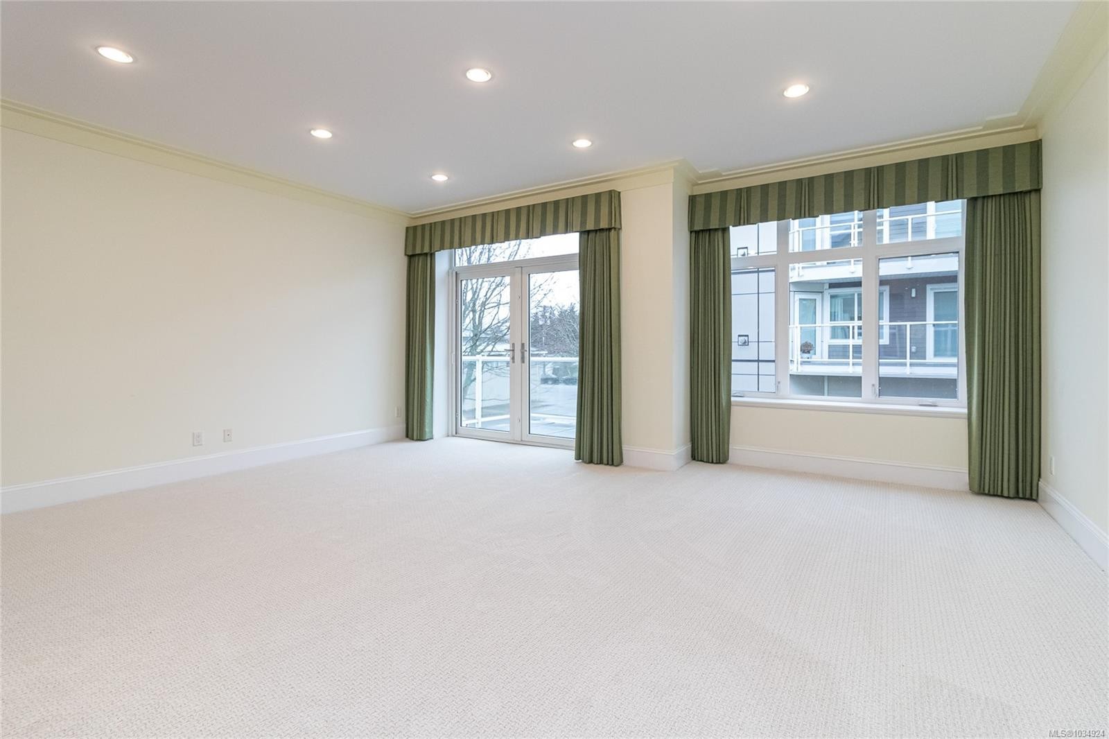 9708A Third St, Sidney, BC