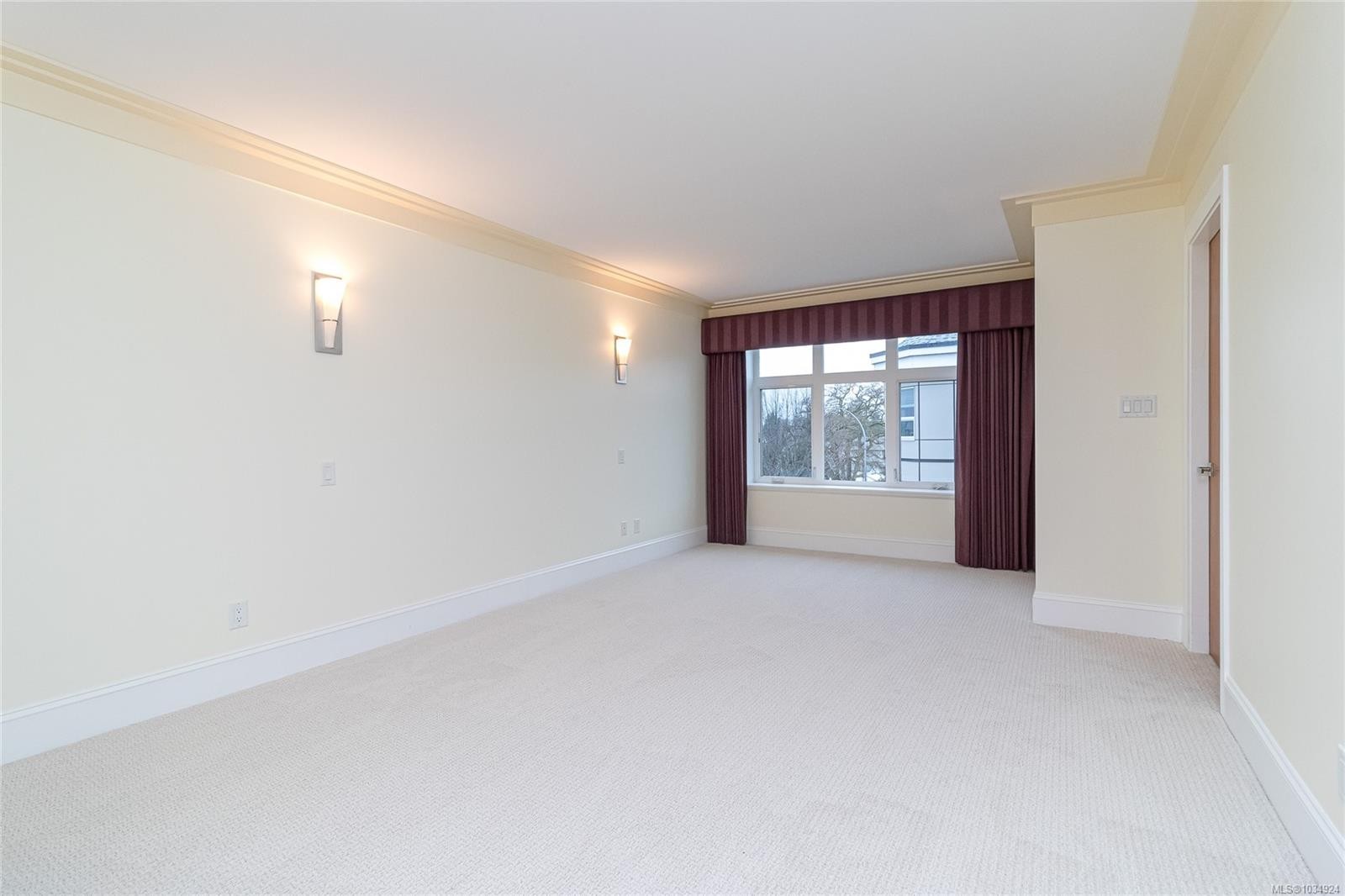 9708A Third St, Sidney, BC