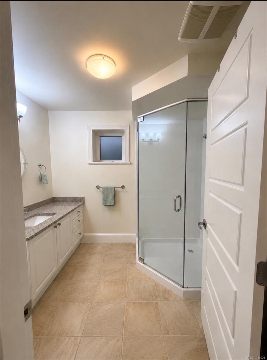 9708A Third St, Sidney, BC