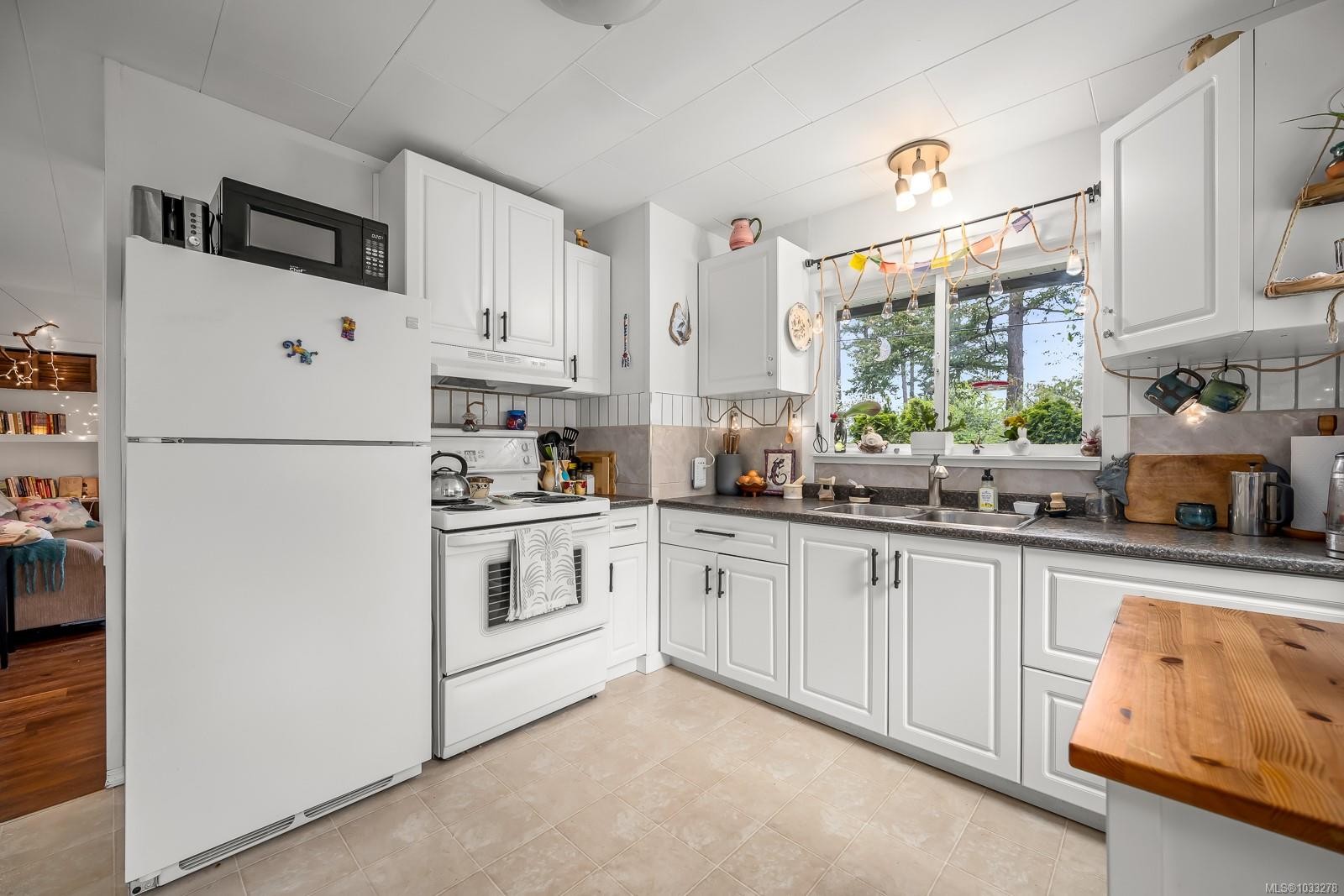 1545 Kye Bay Rd, Comox, BC - Indoor Photo Showing Kitchen With Double Sink