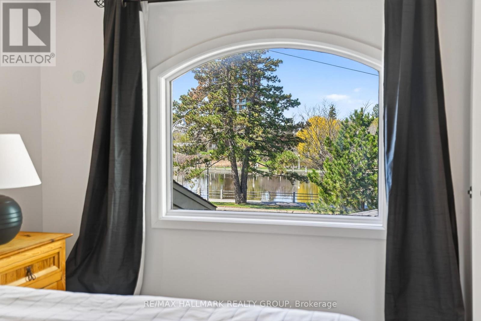 425 Echo Drive, Ottawa, ON - Indoor Photo Showing Bedroom