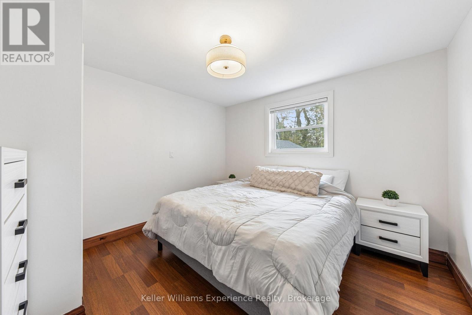 66 Albion Lane, Tiny, ON - Indoor Photo Showing Bedroom