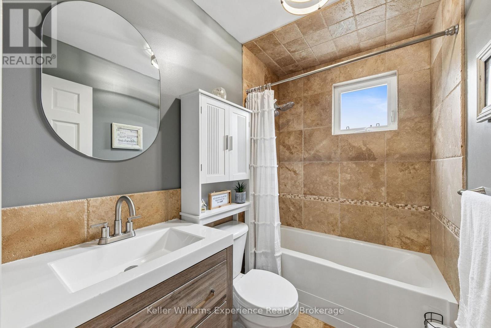 66 Albion Lane, Tiny, ON - Indoor Photo Showing Bathroom