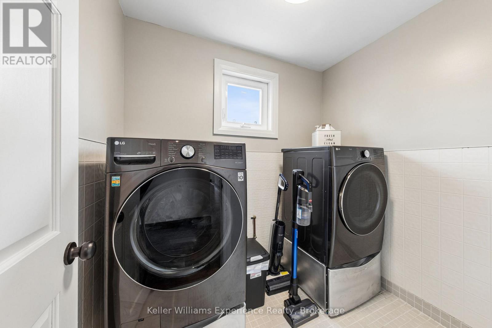 66 Albion Lane, Tiny, ON - Indoor Photo Showing Laundry Room