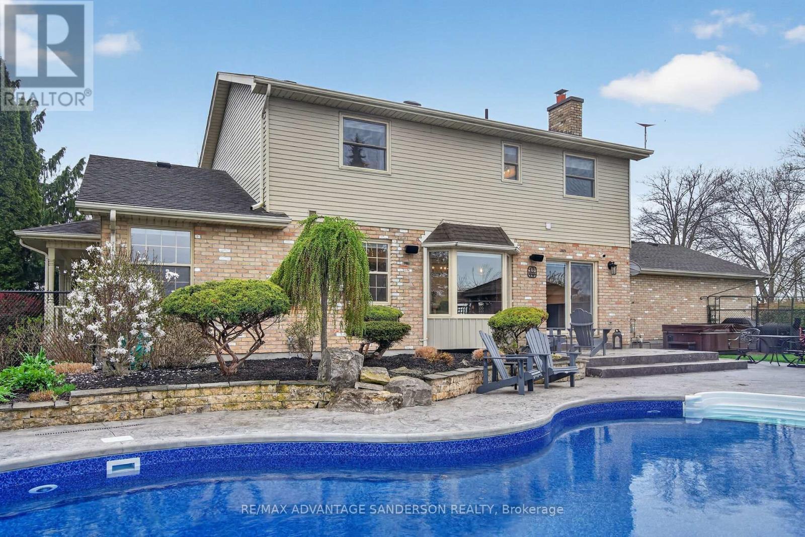 975 Sunningdale Road W, London North (North S), ON