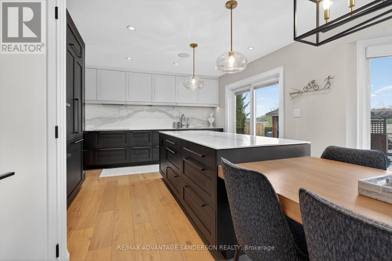 975 Sunningdale Road W, London North (North S), ON