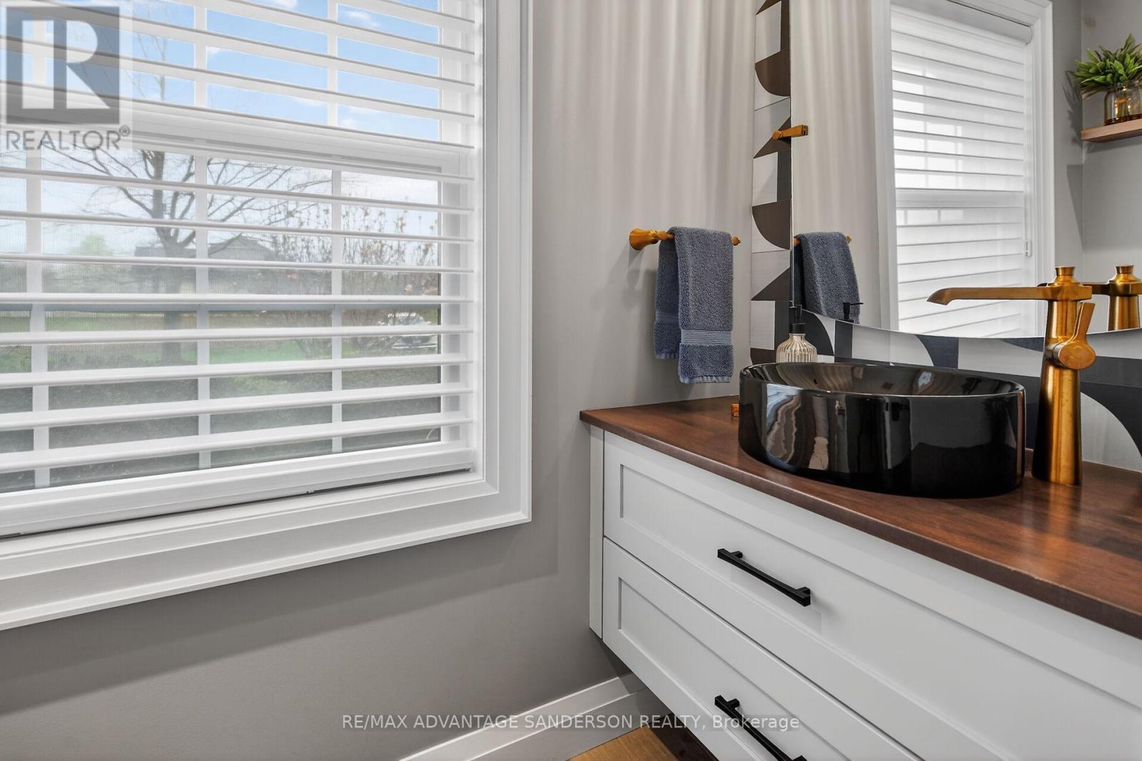 975 Sunningdale Road W, London North (North S), ON